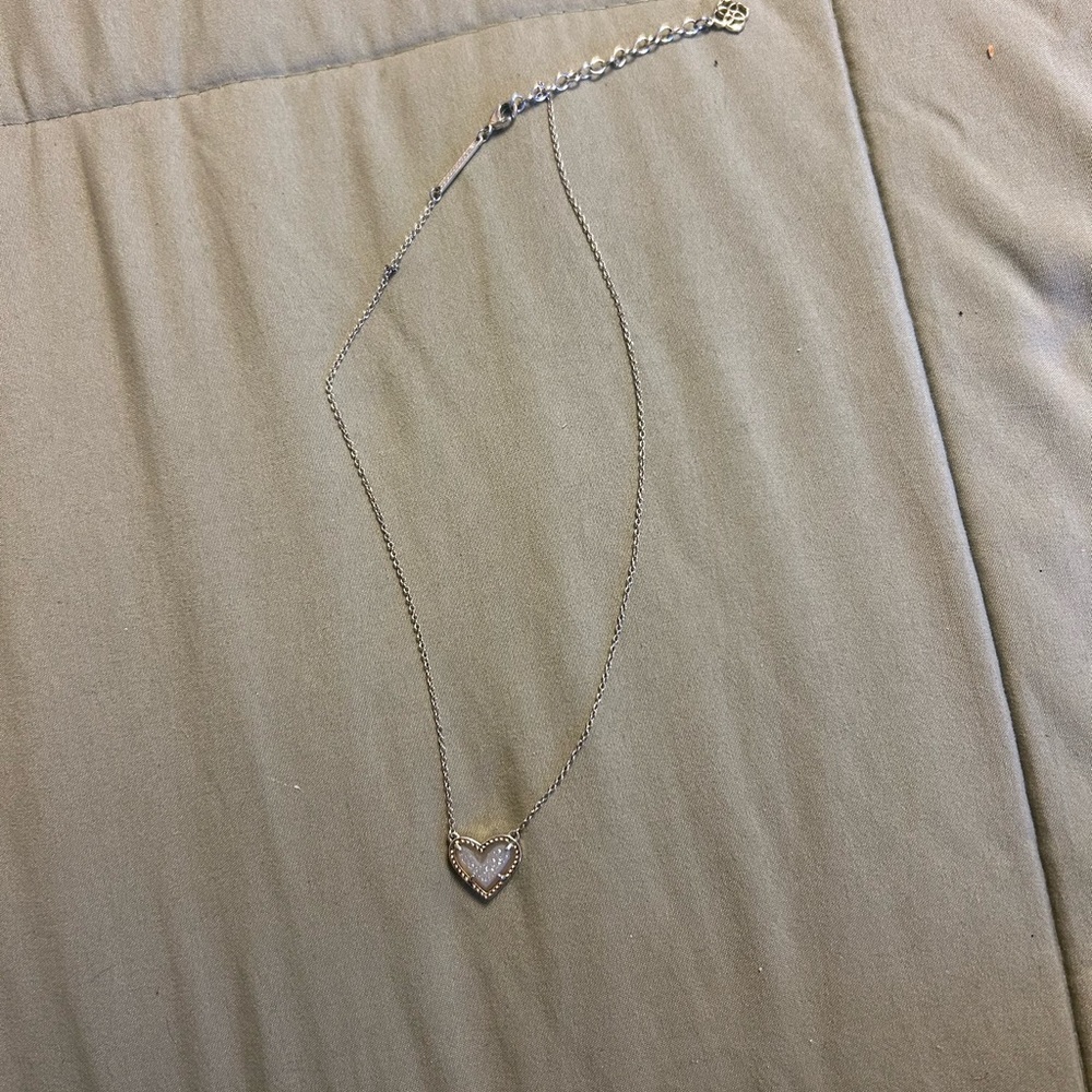 Kendra scott heart shaped necklace